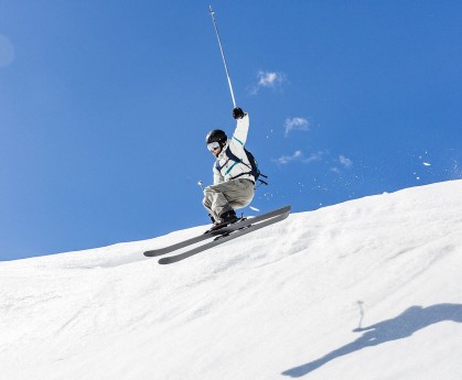 开云体育官方网站-北境风暴席卷布鲁克林，猛龙团队篮球轻取篮网，总决赛之路再添筹码