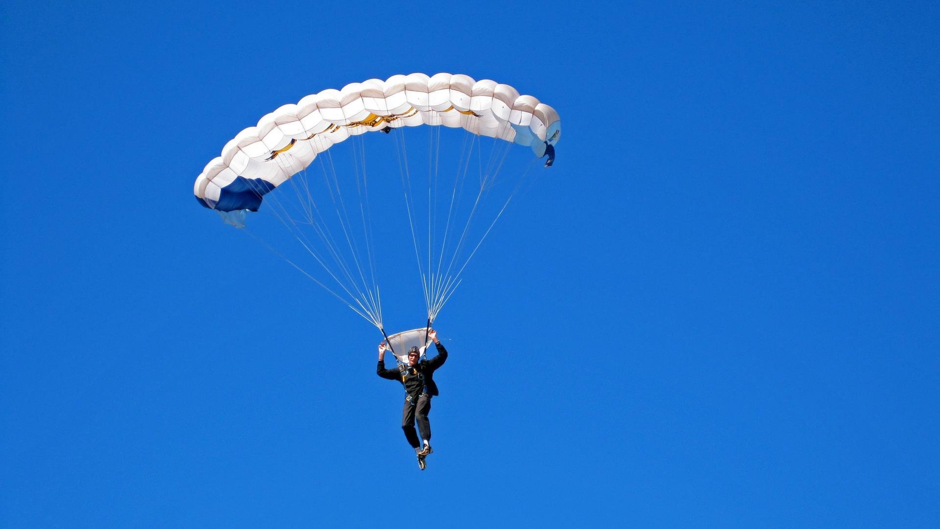 F1街道赛焦点战,开拓者血拼76人,速度与激情的双重奏鸣