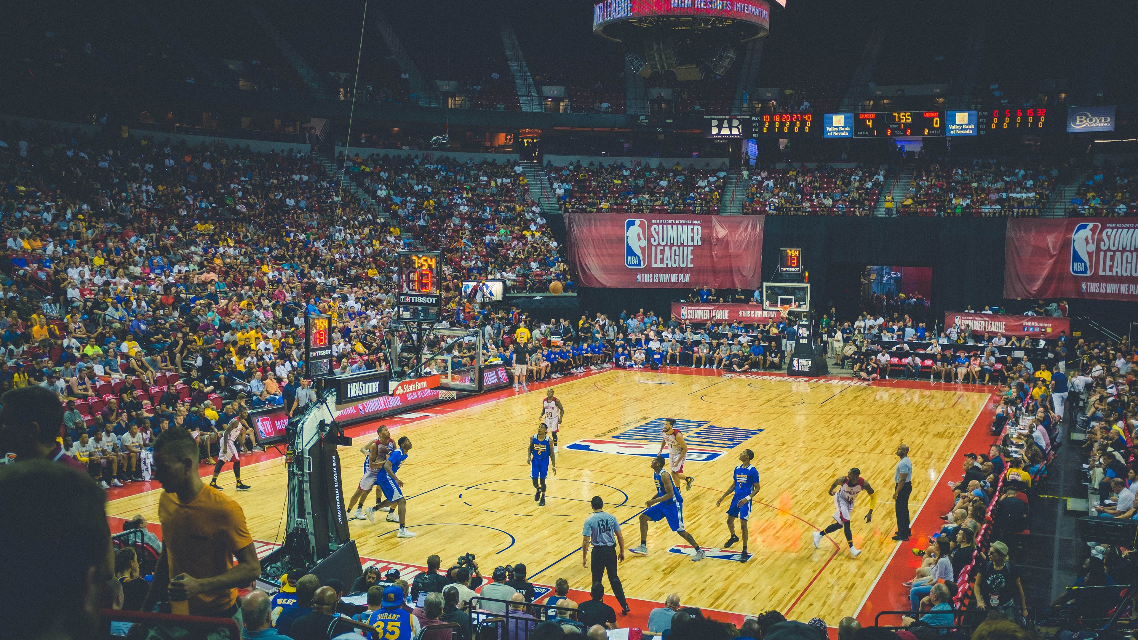 山西队强势拿下猛龙,浓眉在东决关键战接管比赛,当东方坚韧遇上西方统治力