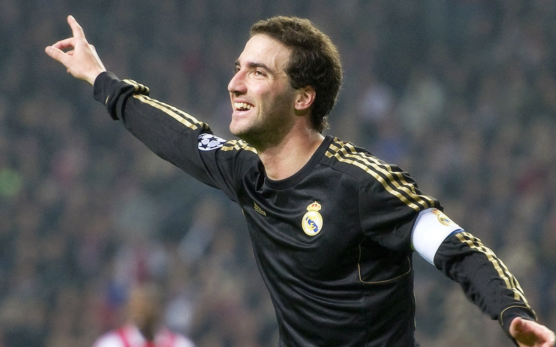 世界排名争夺战之夜，爱德华兹惊艳四座，平凡之躯点燃非凡之光